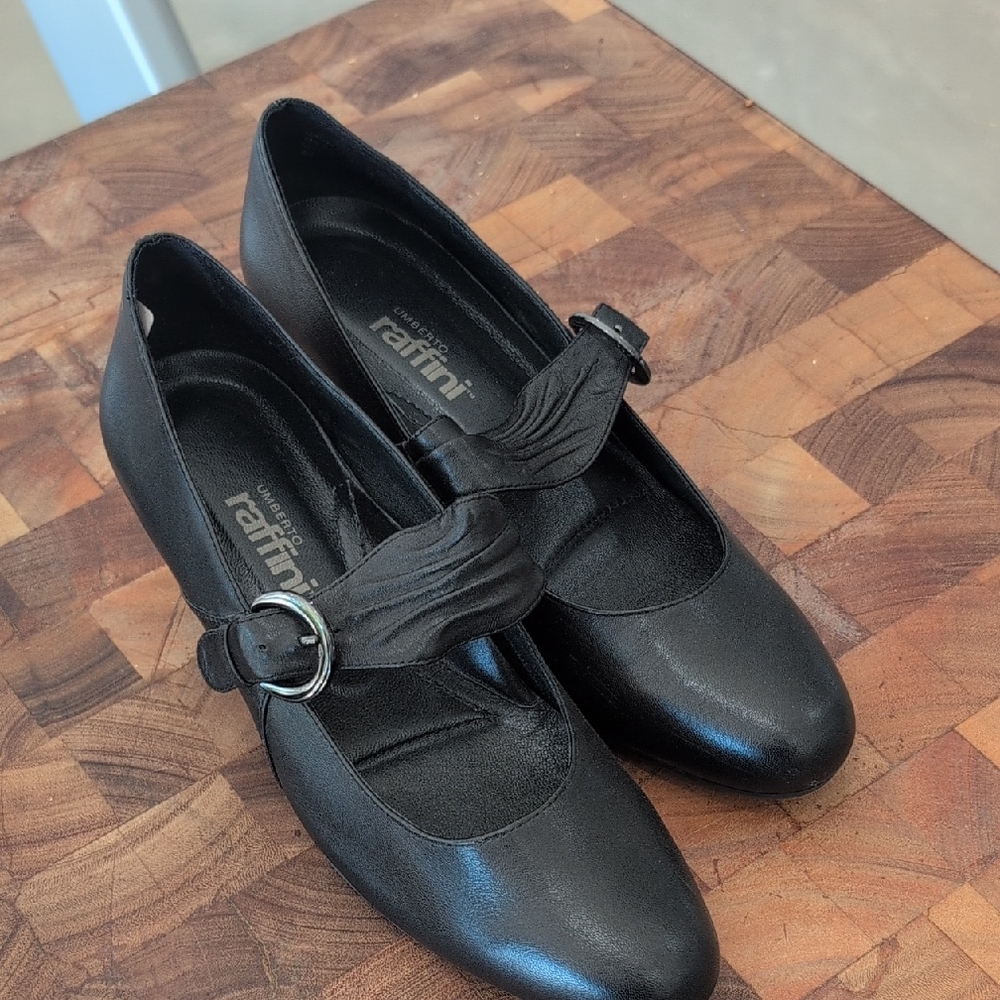 Raffi Women's Black Flats with Buckle
